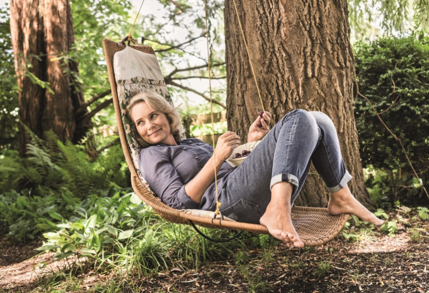 In der Natur sitzen